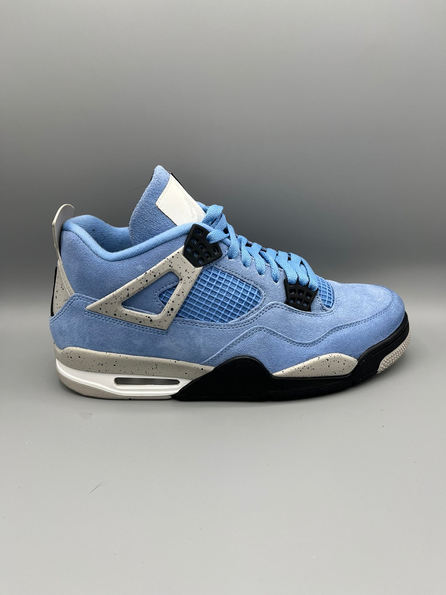 Air Jordan 4 UNC